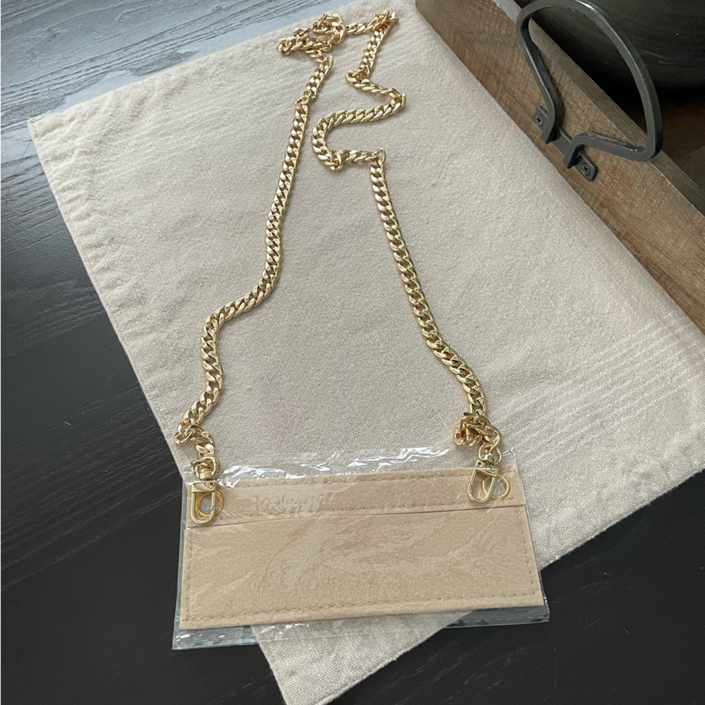 New wallet insert and 47” gold chain.